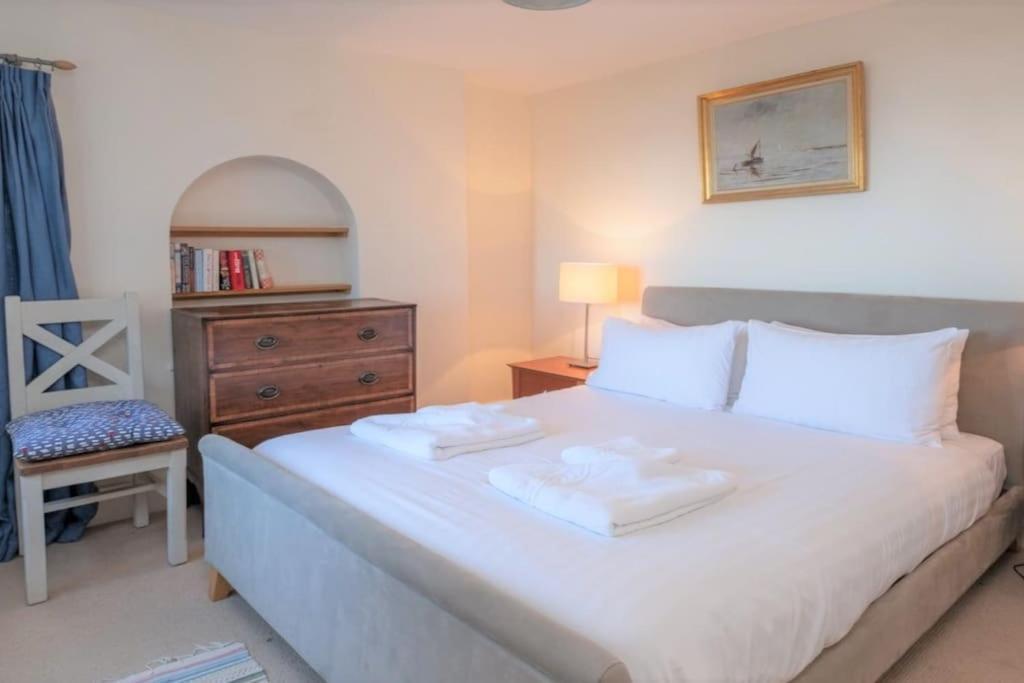 The Old Boat House, Seaview - Seafront Three Bedroom Cottage With Separate Two Bedroom Annexe 외부 사진