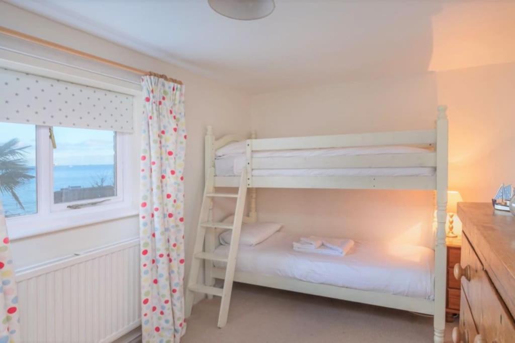 The Old Boat House, Seaview - Seafront Three Bedroom Cottage With Separate Two Bedroom Annexe 외부 사진