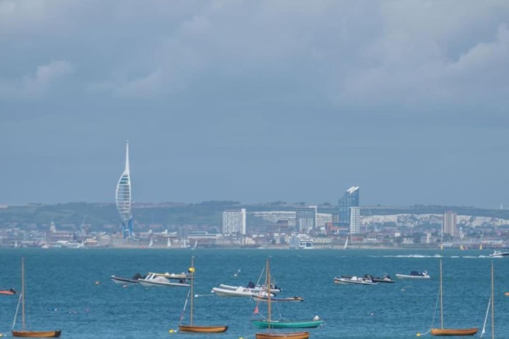 The Old Boat House, Seaview - Seafront Three Bedroom Cottage With Separate Two Bedroom Annexe 외부 사진