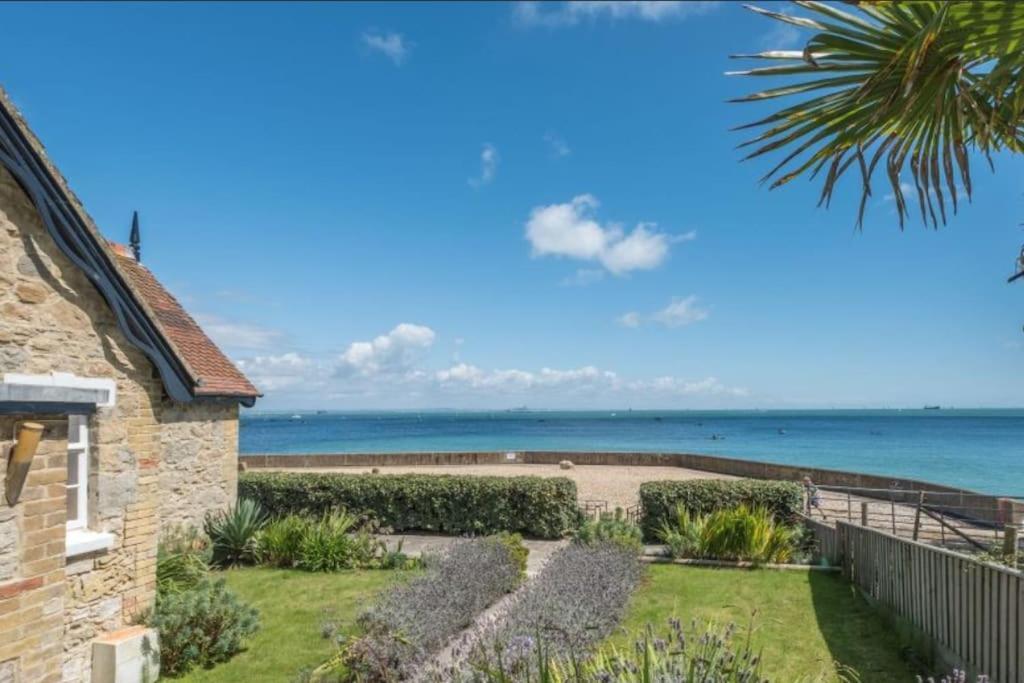 The Old Boat House, Seaview - Seafront Three Bedroom Cottage With Separate Two Bedroom Annexe 외부 사진
